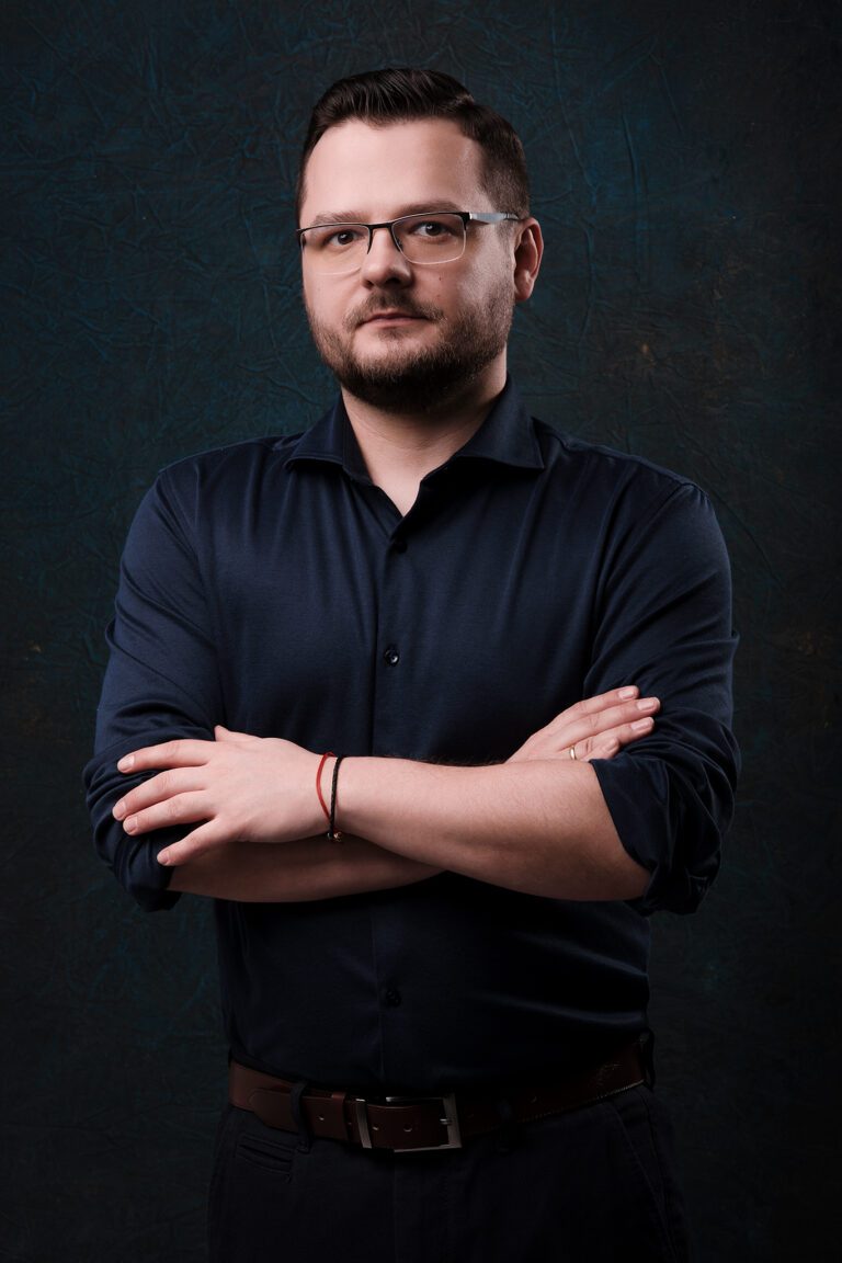 Sesja biznesowa w Łodzi – portret wizerunkowy w studio